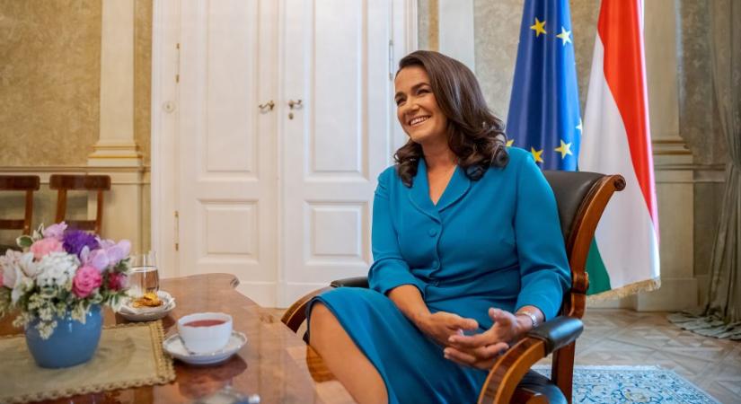 Novák Katalin 32,5 millió forint közpénzt költött ruhákra az elnöksége alatt, ráadásul a többségüket a lemondása után ingyen megtarthatta