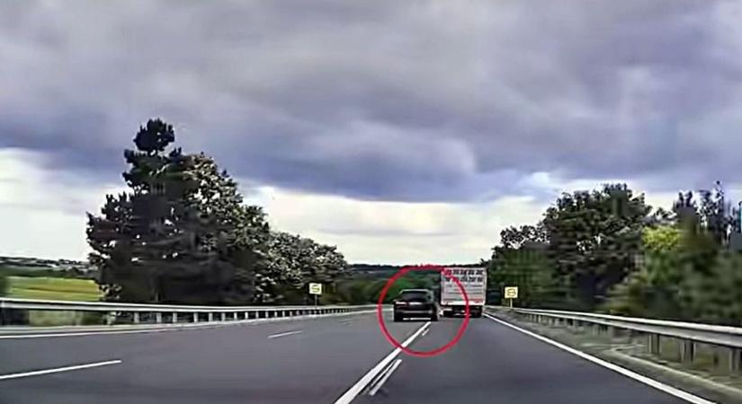 Videó: nem bírtak magukkal az ámokfutó BMW-sek a 8-as főúton, minden szabályt megszegtek