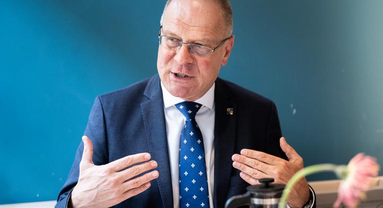Navracsics Tibor: Úgy tűnik, mintha Magyar Péter indulna mind a 106 választókerületben