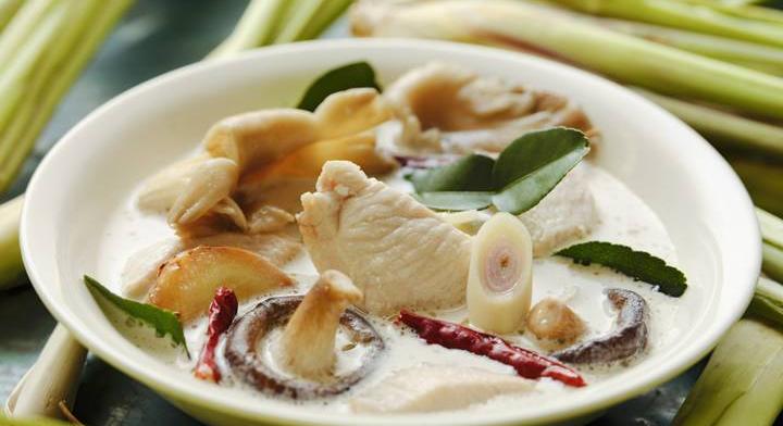 Különleges, krémes thai csirkeleves: kókusztej az alapja