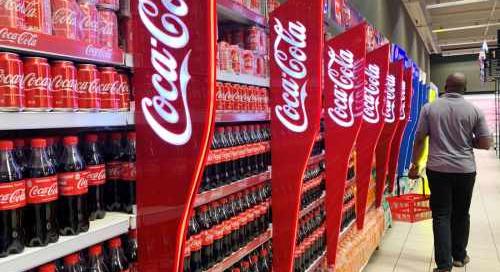 Változik a Coca-Cola receptje az USA-ban - fontos gazdasági következménye lehet