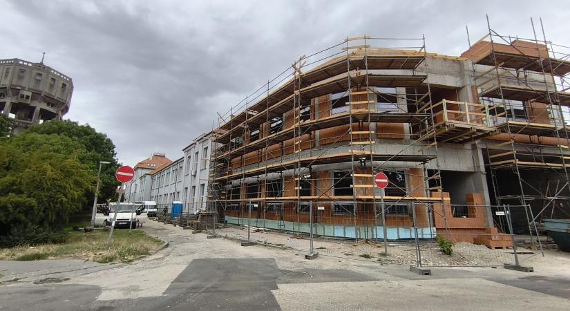 Új tanműhely épül a Szolnoki SZC Jendrassik György Gépipari Technikumban – 6 milliárdos fejlesztés az oktatás szolgálatában