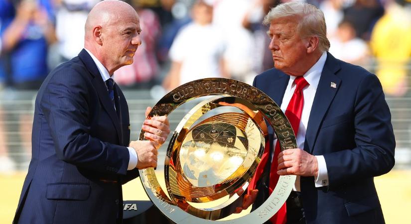 Donald Trump a klub-vb trófeáját is lenyúlta