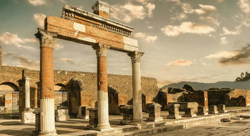 Visszakerült egy második világháború idején eltűnt erotikus mozaik Pompeji régészeti parkjába