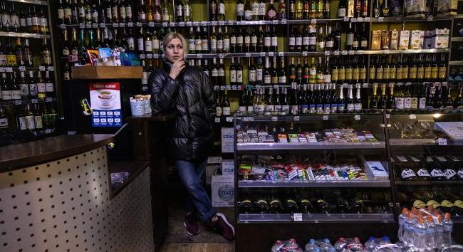 A jövő évtől megváltozik a cigaretta és az alkoholos italok címkézése, a kormány jóváhagyta a kötelező elemet
