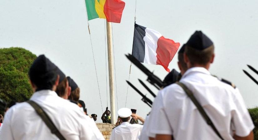 Történelem: Nyugat- és Közép-Afrika utolsó országában is lezárul ma a francia katonai jelenlét