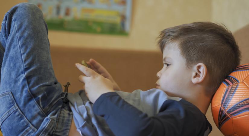 Betiltaná Magyarországon 16 éves kor alatt a közösségi média használatát? Szavazzon!