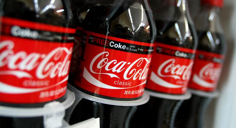 Donald Trump jött, kóstolt és döntött: átírja a Coca-Cola receptjét