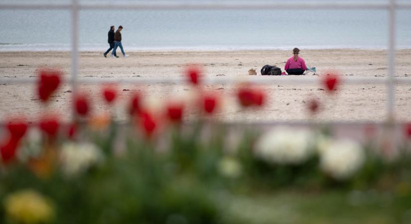 Nálunk új munkaszüneti napért gyűjtenek aláírásokat, a francia kormány kettőt is eltörölne