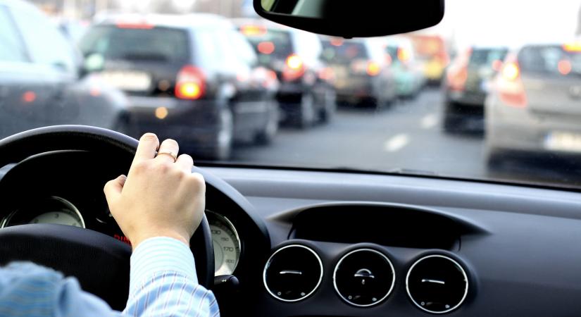 Kilométeres dugók vannak az M1-esen