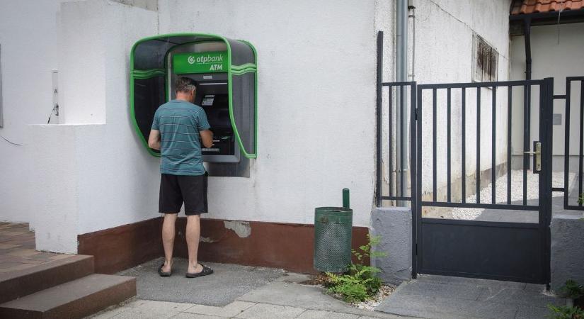 Gyorsan szorul ki a készpénz Magyarországon, bővült az elektronikus fizetési forgalom
