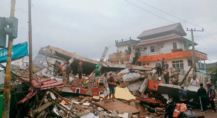 34-en meghaltak, több mint hatszázan megsebesültek az indonéz földrengésben