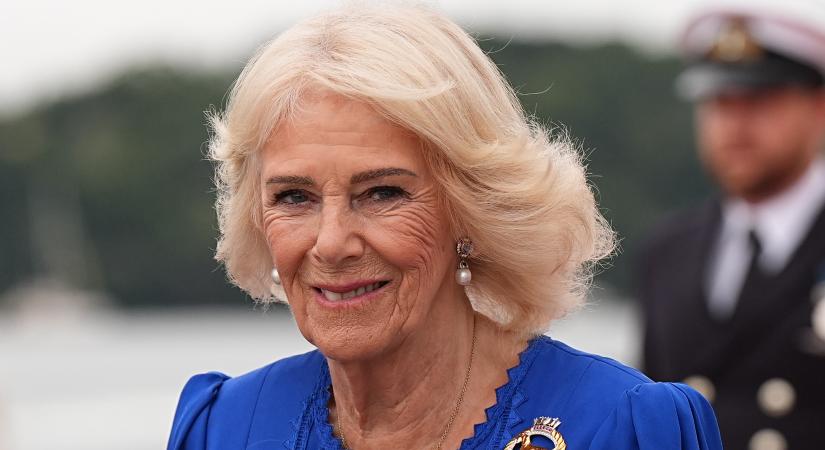 A 78 éves Kamilla királyné soha nem volt még ilyen fiatalos – új portréján gyönyörű mosollyal bűvöli el rajongóit