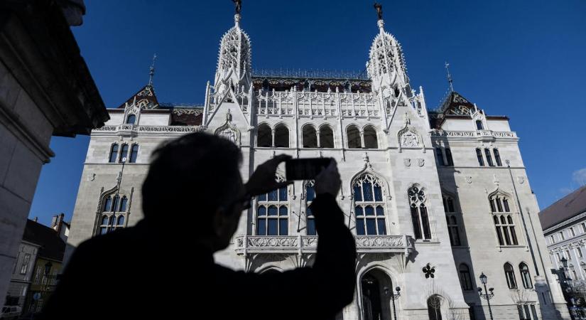 NGM: Azért kell eladni belvárosi paloták tömegét, mert olcsóbb lesz inkább másokat bérelni