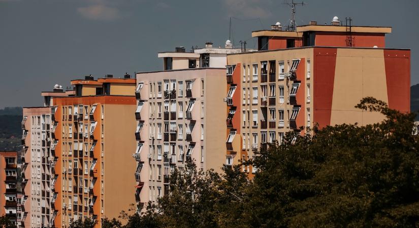 Az állami ingatlaneladás oka a hivatalok olcsóbb irodákba költözése