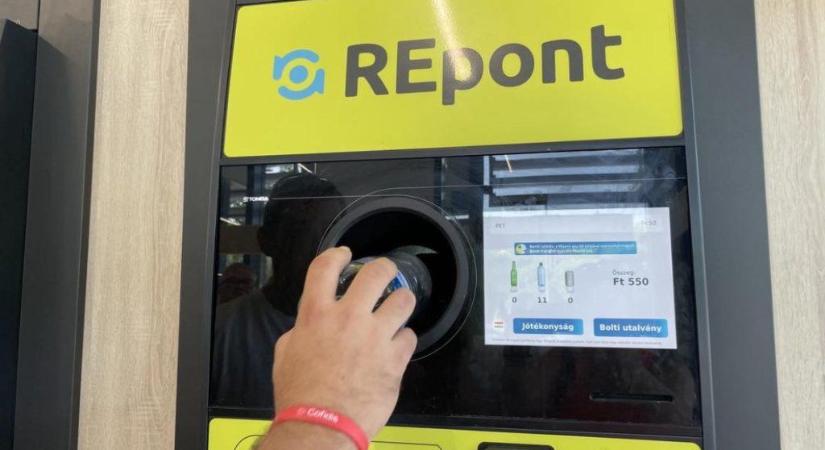 Gyermekkórházakat támogat a MOHU a jótékonyságra felajánlott REpont palackok árából