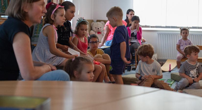Zseblámák és manók a könyvtárban – éjszakai programra várták az érdeklődőket