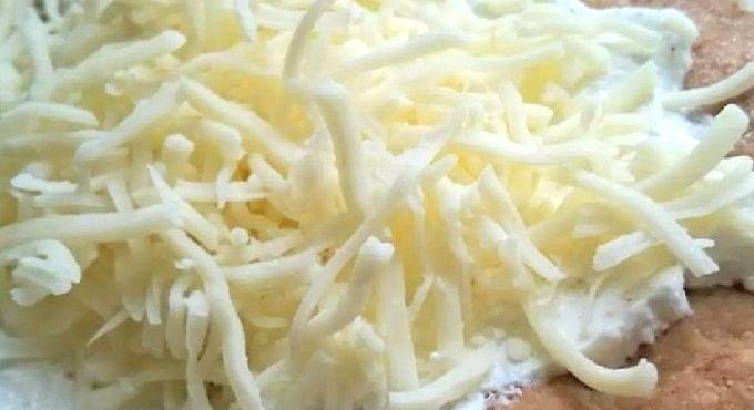 Lángos-luxus a Balatonnál: már 3900 forintba is kerülhet egy sajtos-tejfölös