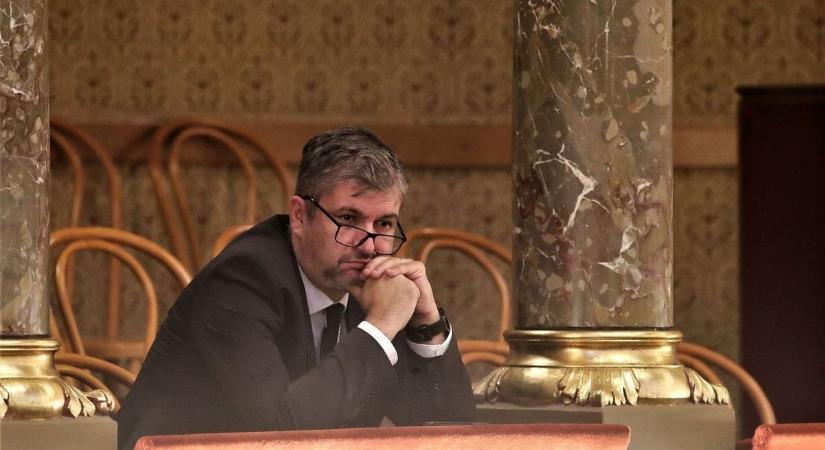 „Csörgősipka díjas” – keményen kiosztotta Hadházyt a kormány államtitkára