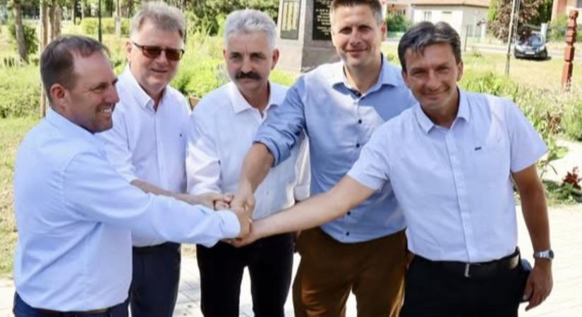 Hiába nyertek százmilliókat három éve a független vezetésű városok, a pénznek csak most, a fideszes polgármesterek örülhetnek
