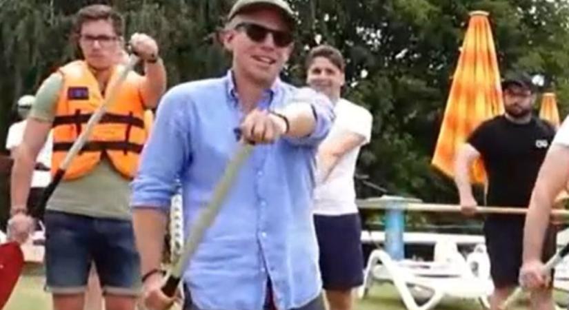 Pontosan ilyen, amikor egy magát függetlennek hazudó lap elszegődik egy párt szolgálatába