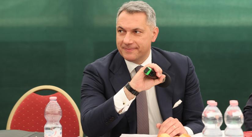 Lázár János bejelentette: érkezik a LázárLive