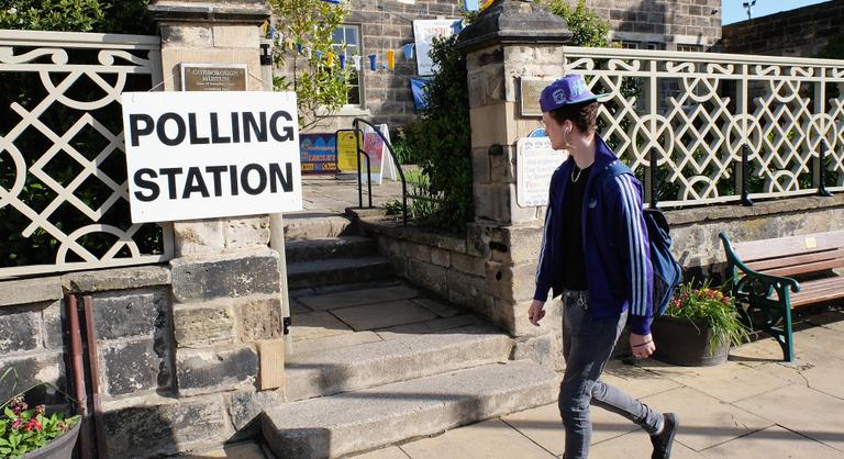 Drasztikusan változtatnak a britek a választási szabályokon, a kamaszok is dönthetnek az ország sorsáról