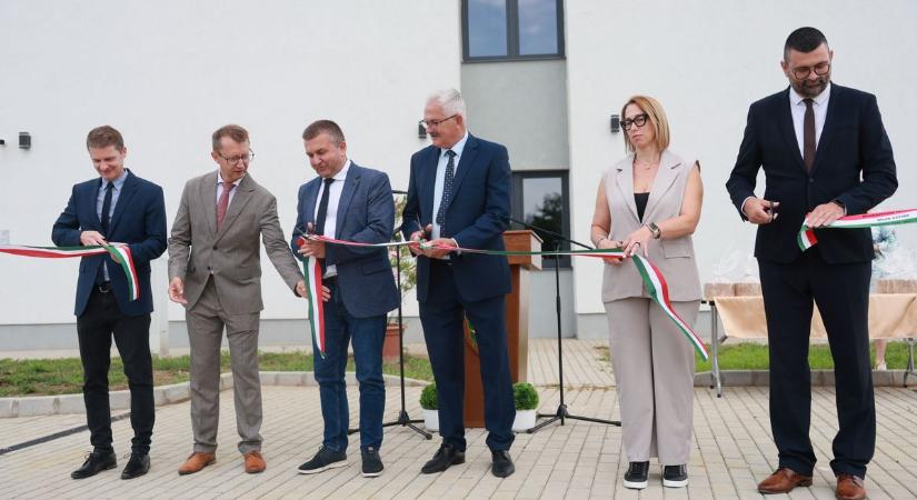 Személyesen győződtünk meg róla: a nyírbátori munkásszálló eléri a 2-3 csillagos szállodai színvonalat (fotókkal, videóval)