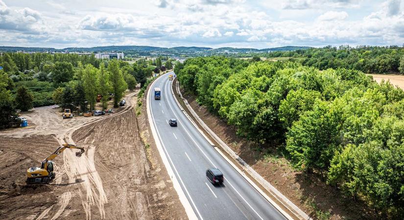 Vége a dugóban szívásnak az M1-M0 csomópontban