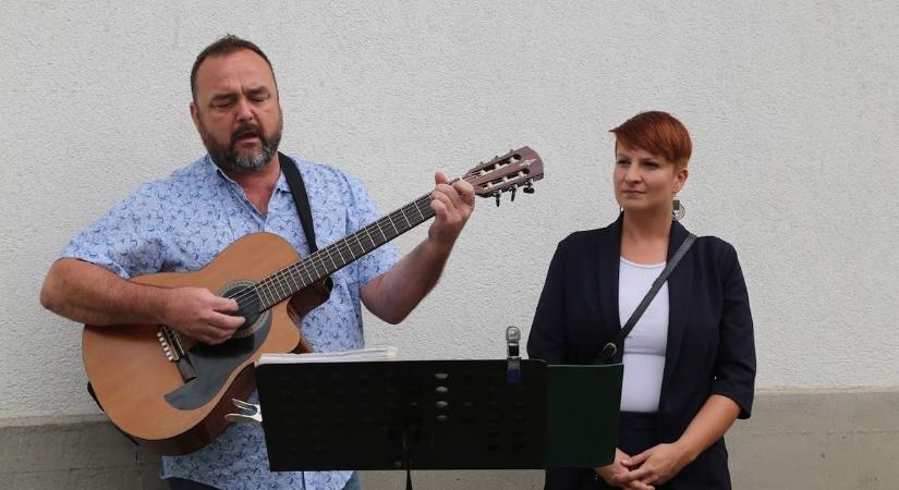 Emléktábla őrzi Ifj. Molnár Sándor nevét Pusztaszabolcson
