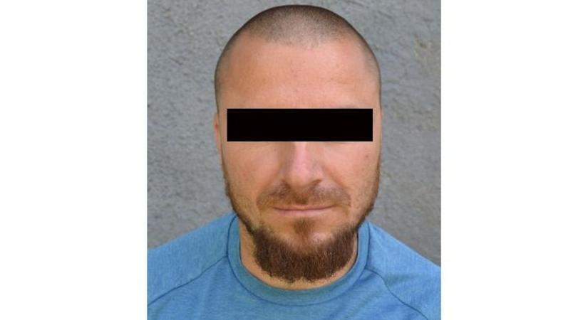 Megölte és felgyújtotta élettársát, akár Magyarországon is bujkálhat a román gyilkos