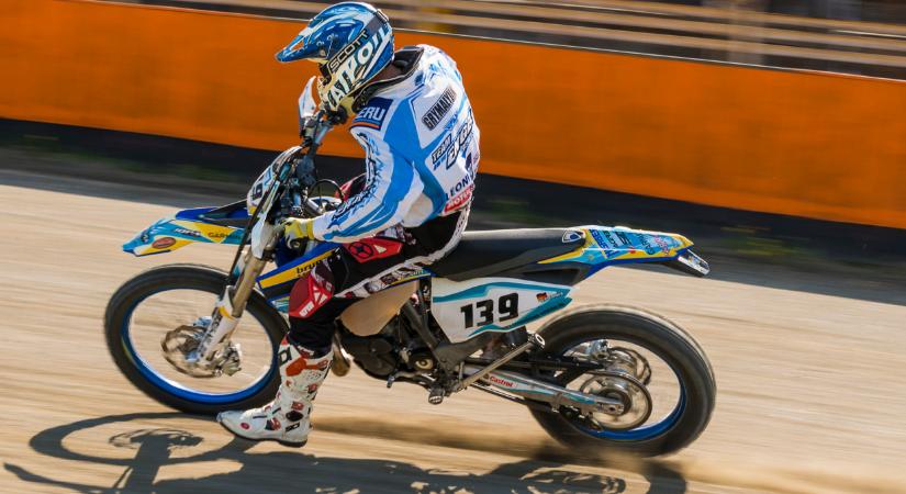 Szenzáció Visontán: ez a 14 éves magyar zseni robbantotta fel a Supermoto-vb-t