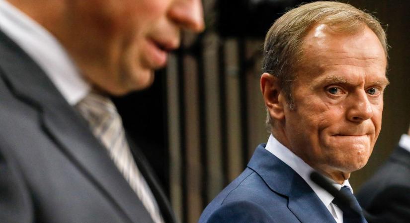 Valami szörnyűre készülhet Tusk: „csapdába esett, sebesült állatként” viselkedve indította meg Budapest elleni újabb támadását