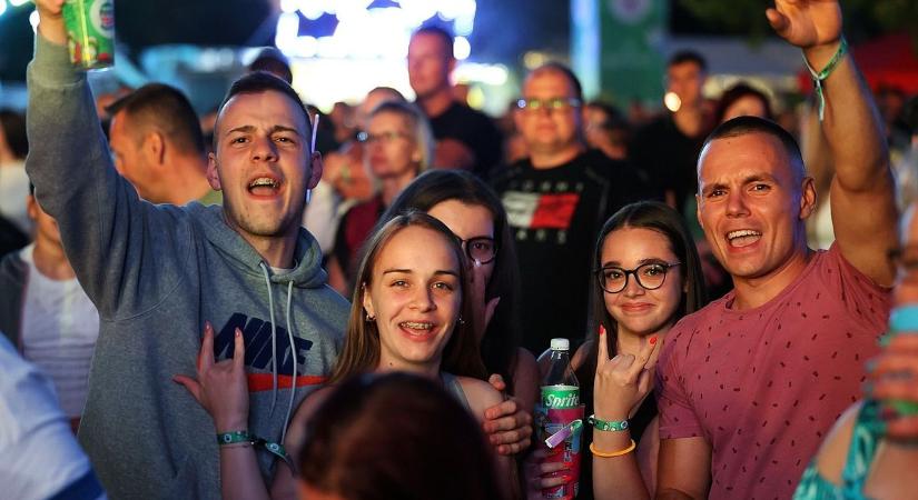 Óriáskerék, sztárfellépők, tombolás: elindult a FehérTone Fesztivál, Bács-Kiskun legnagyobb nyári bulija