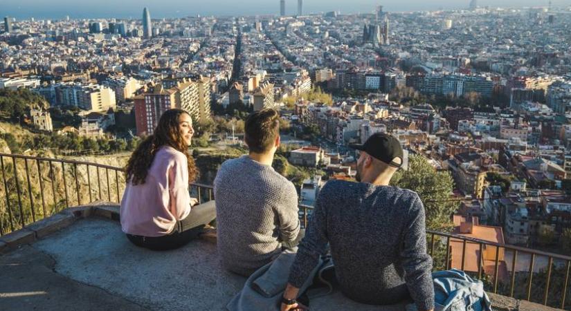 Egyre több fiatal magyar turista csinálja ezt: meglepő, miket látnak így a nyaralás alatt