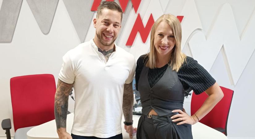 Egy kávéból indult, most gyerekeknek visz reményt - Podcastünk vendége Uri Tibor