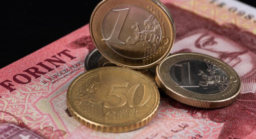 Még mindig a lélektani határnál billeg a forint