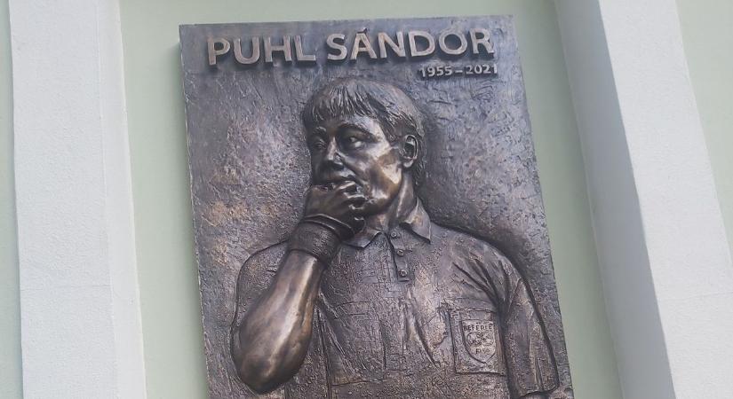 Domborművet kapott Puhl Sándor