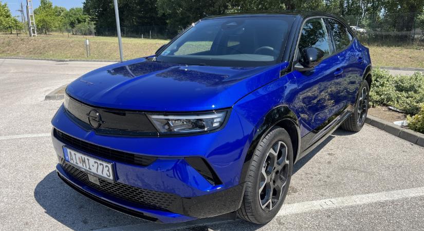Teszten az Opel meglepően takarékos népautója: egészpályás letámadást indított az új Mokka