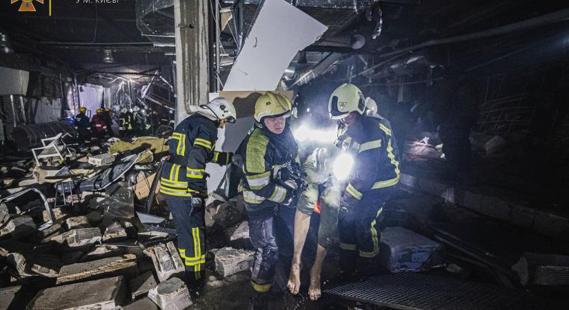 Óriási pusztítás kelet-Ukrajnában – siklóbombával támadt Oroszország