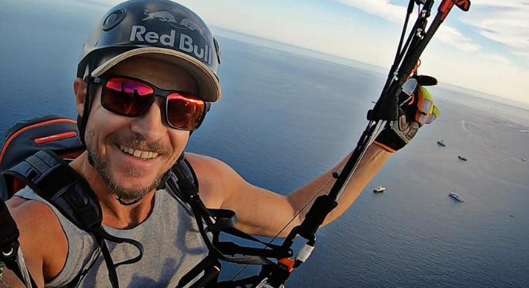 Lezuhant és meghalt Felix Baumgartner, aki korábban 39 kilométer magasból ugrott ki ejtőernyővel