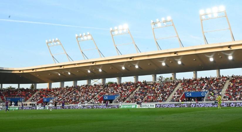 Világhírű focibíró a nyíregyházi stadionban