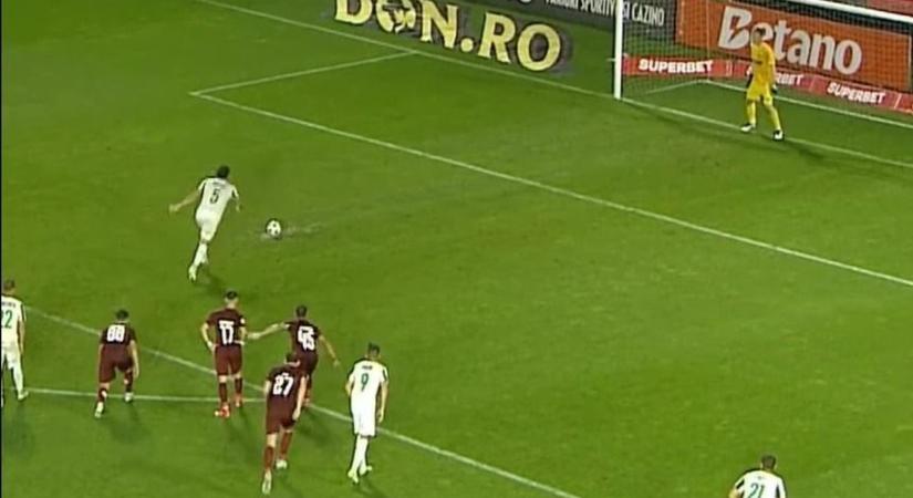 Hihetetlen: rövid idő alatt két tizenegyest is elhibázott a Paks focistája (VIDEÓ)
