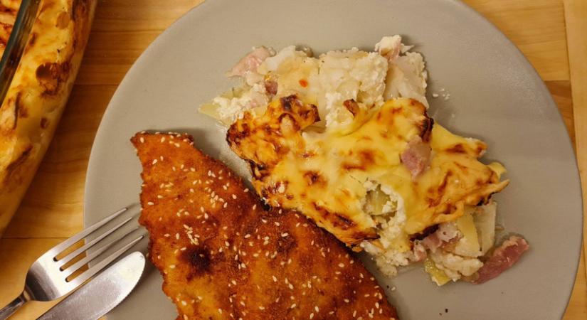 Csőben sült karfiol sok sajttal: krumplival rétegezve lesz igazán laktató