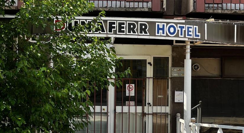 Eddig senkinek nem kellett, újra kalapács alatt az Építők úti egykori munkásszálló és Dunaferr Hotel – galéria, videó