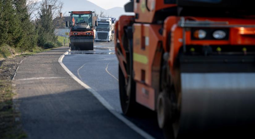 Újabb útfelújítás Nógrádban - ezúttal a vármegye déli határán