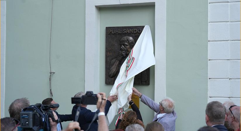 Felavatták Puihl Sándor emlékművét Egerben