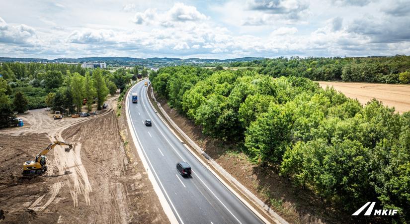Visszakapta a forgalom a teljes mértékben megújult M1-M0-s csomópontot