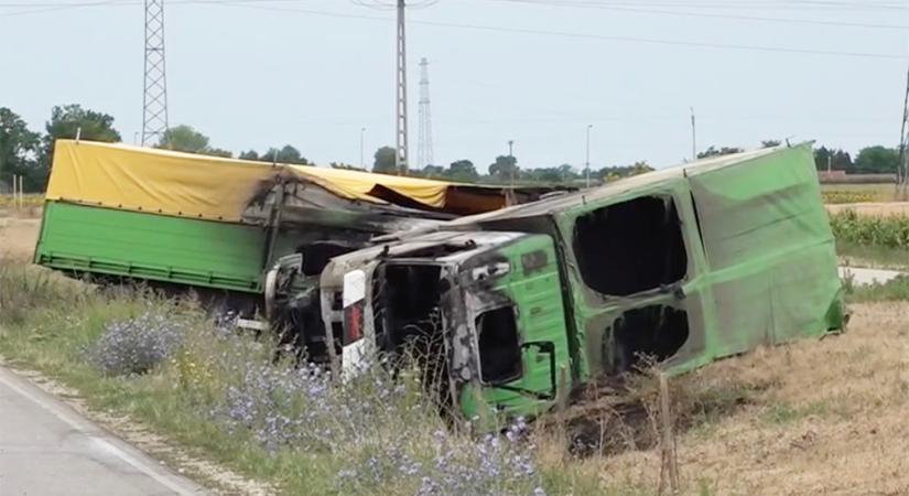 A tetőablakon át menekült a lángok elől, az autós meghalt