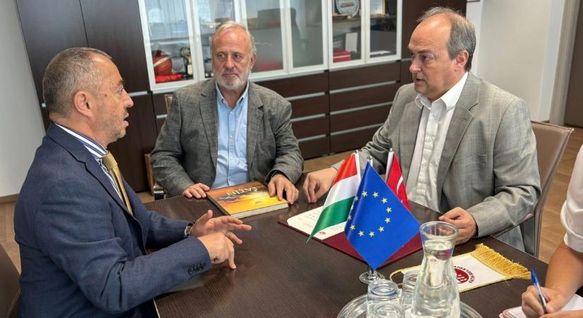 Szekszárd a nemzetközi figyelem középpontjában – rangos vendég jön idén a Szüreti Napokra